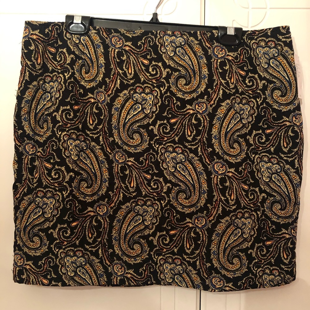 Mini skirt, New with Tags!